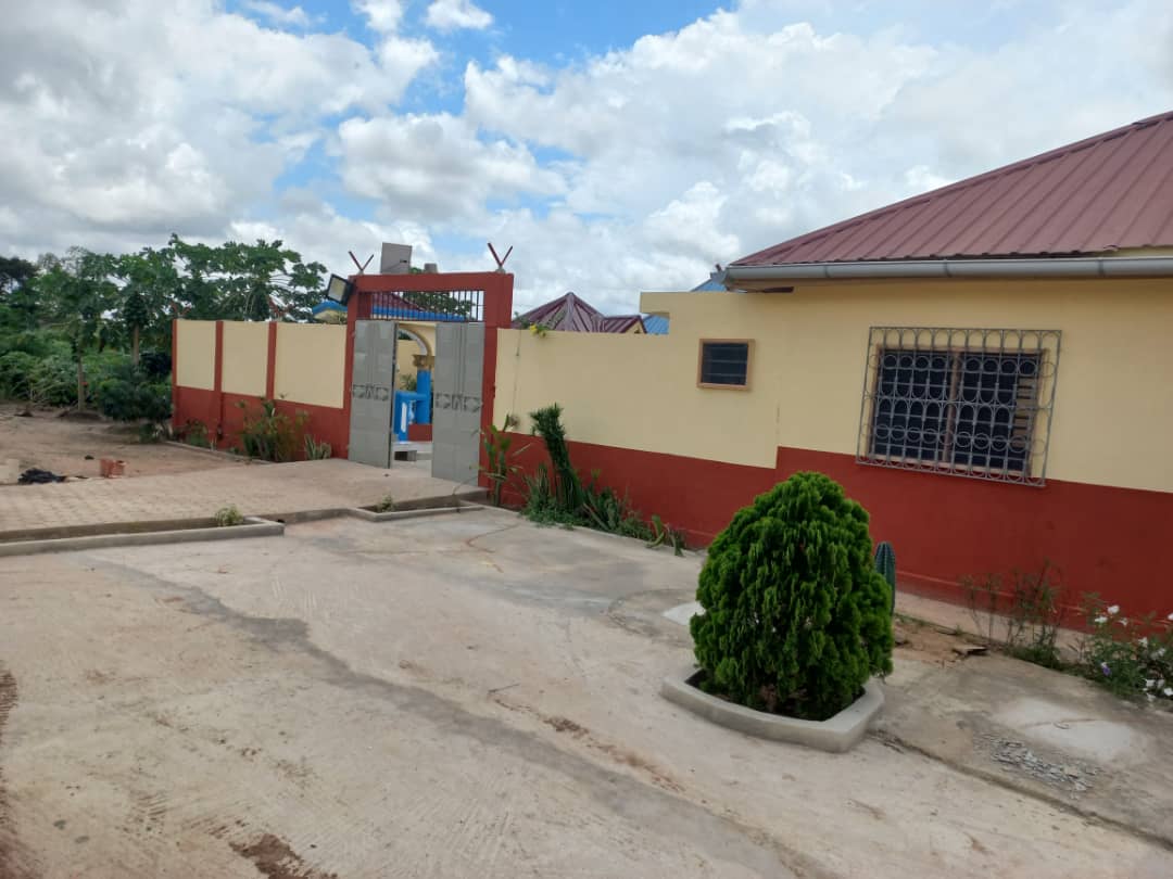 Entrée de l'orphelinat